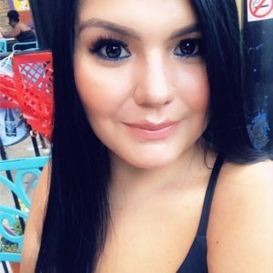 Meet your Posher, Carolina